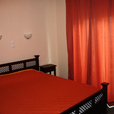 Dionyssos Hotel ลีเมนาส ภายนอก รูปภาพ