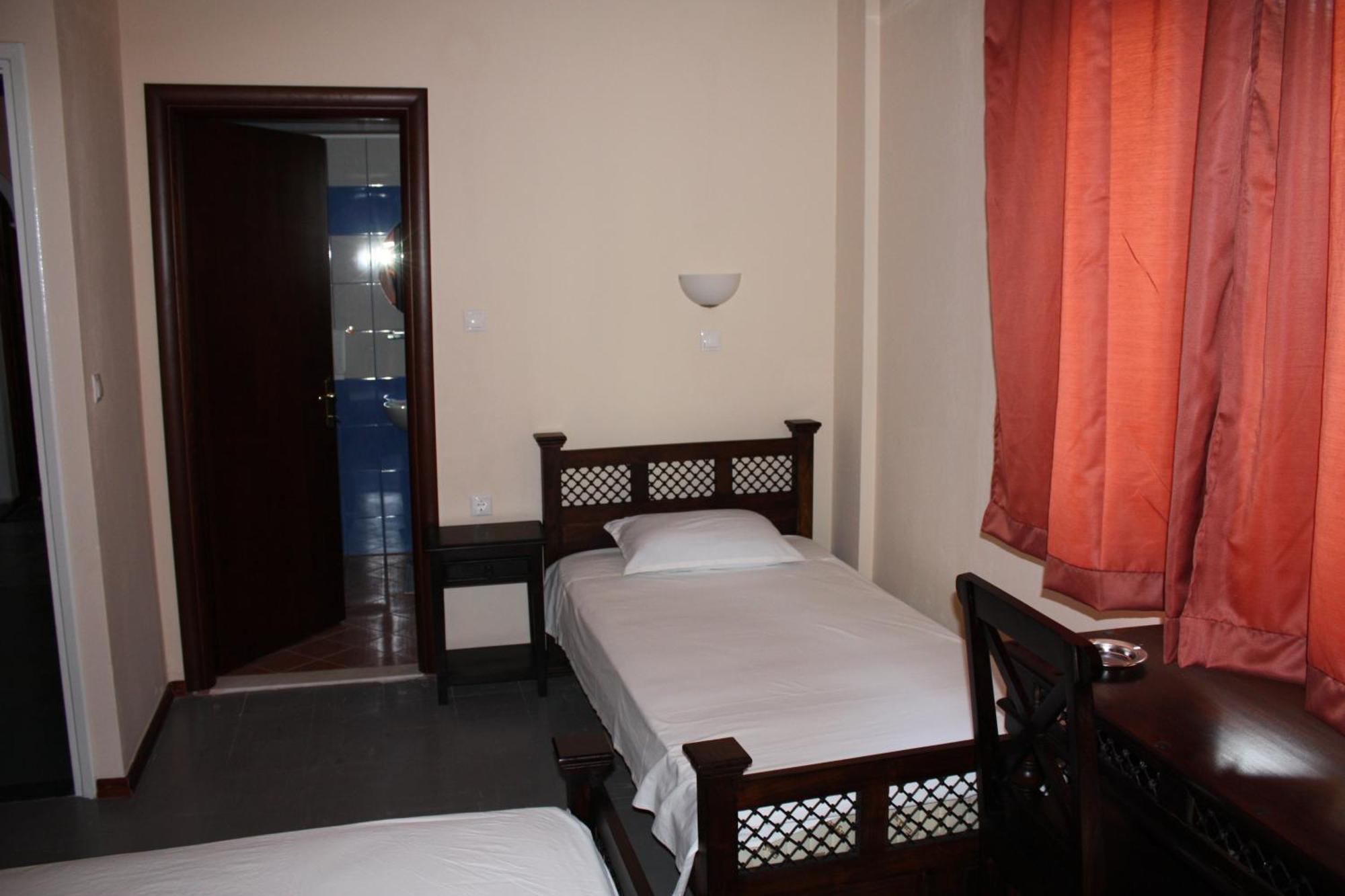 Dionyssos Hotel ลีเมนาส ภายนอก รูปภาพ