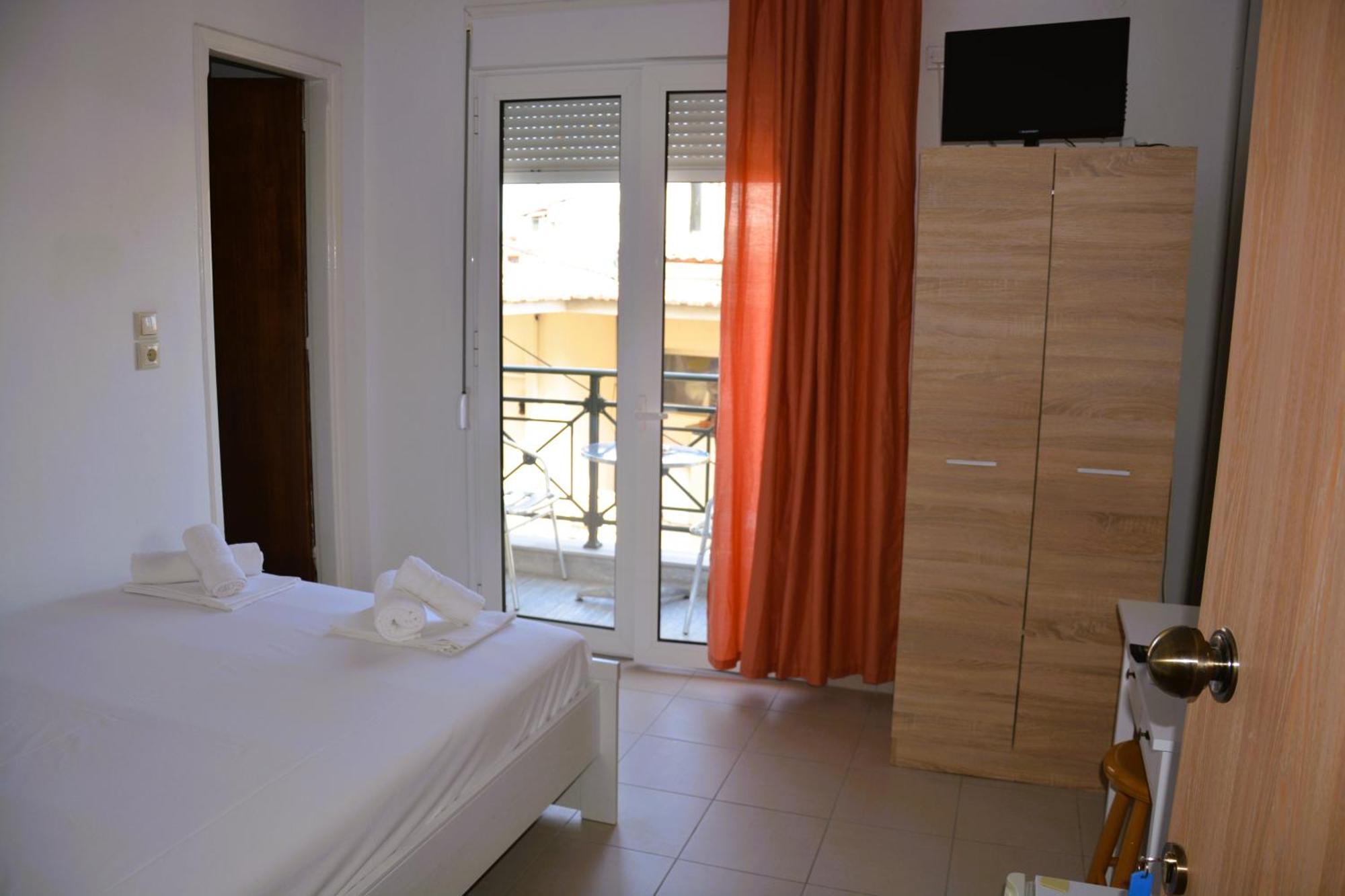 Dionyssos Hotel ลีเมนาส ภายนอก รูปภาพ