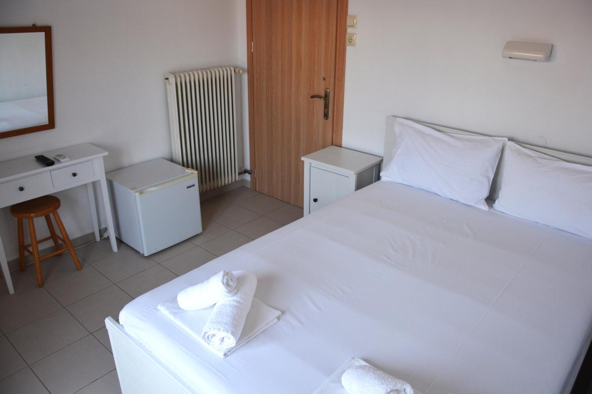 Dionyssos Hotel ลีเมนาส ภายนอก รูปภาพ