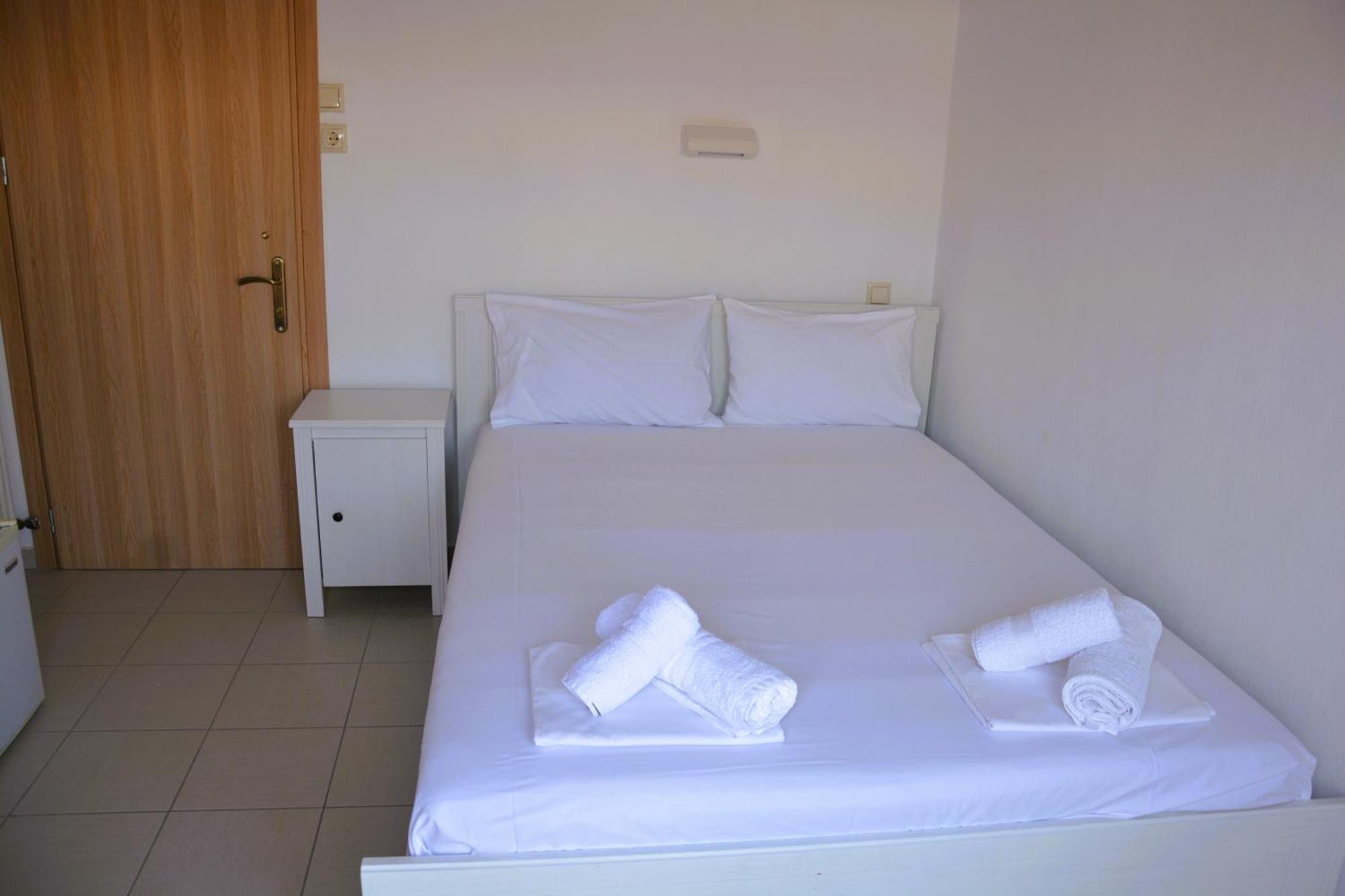 Dionyssos Hotel ลีเมนาส ภายนอก รูปภาพ