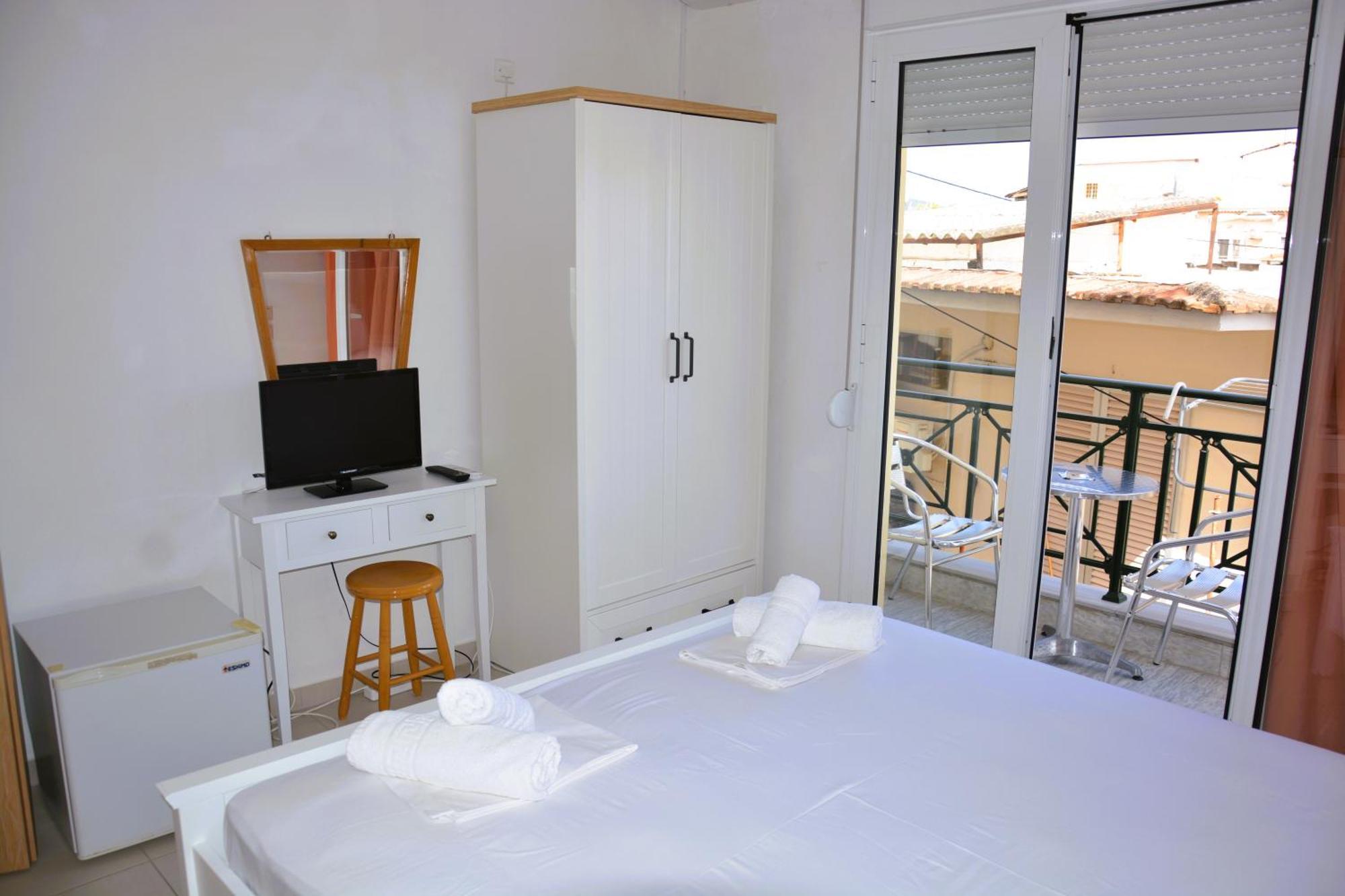 Dionyssos Hotel ลีเมนาส ภายนอก รูปภาพ