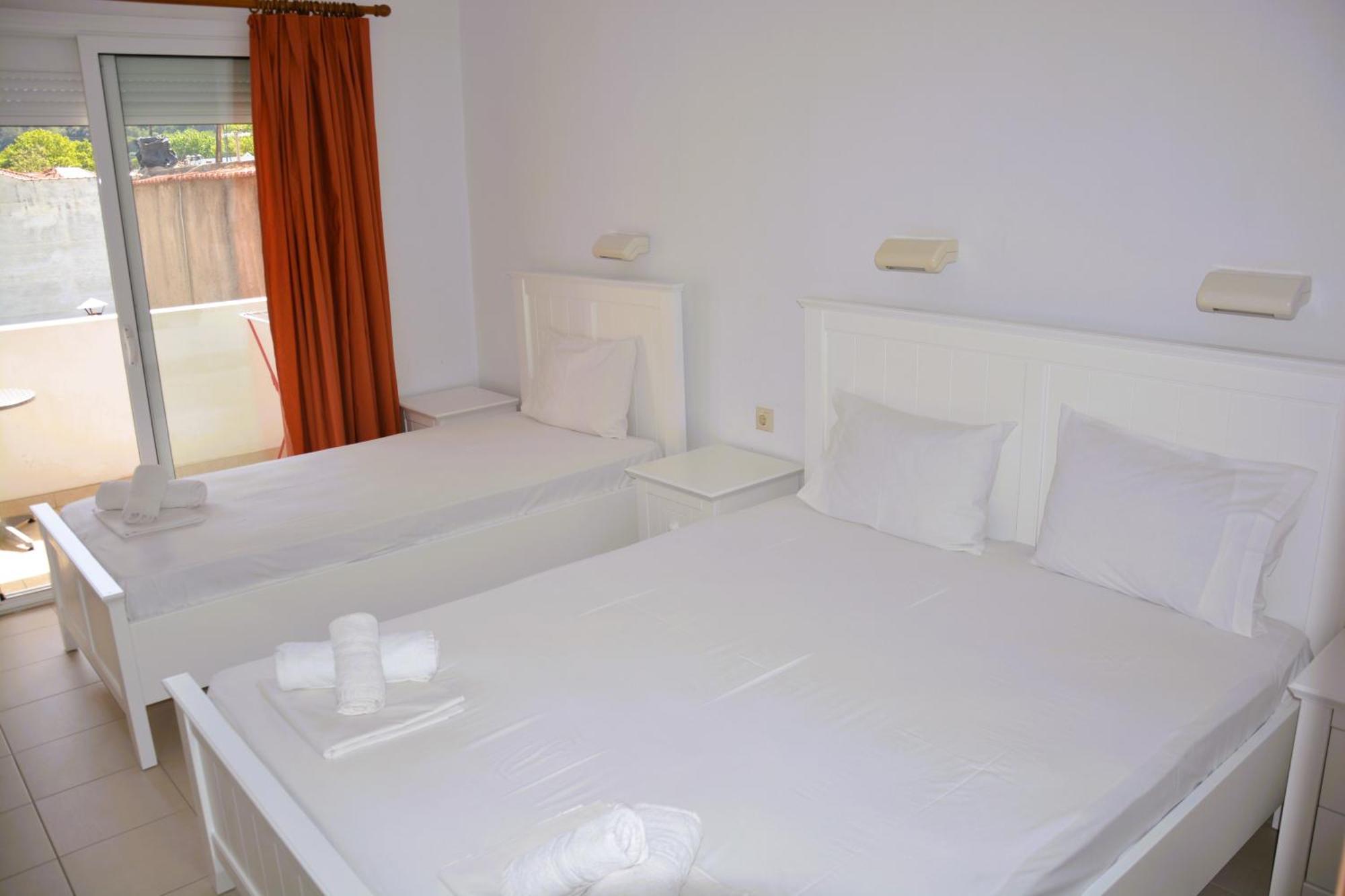 Dionyssos Hotel ลีเมนาส ภายนอก รูปภาพ